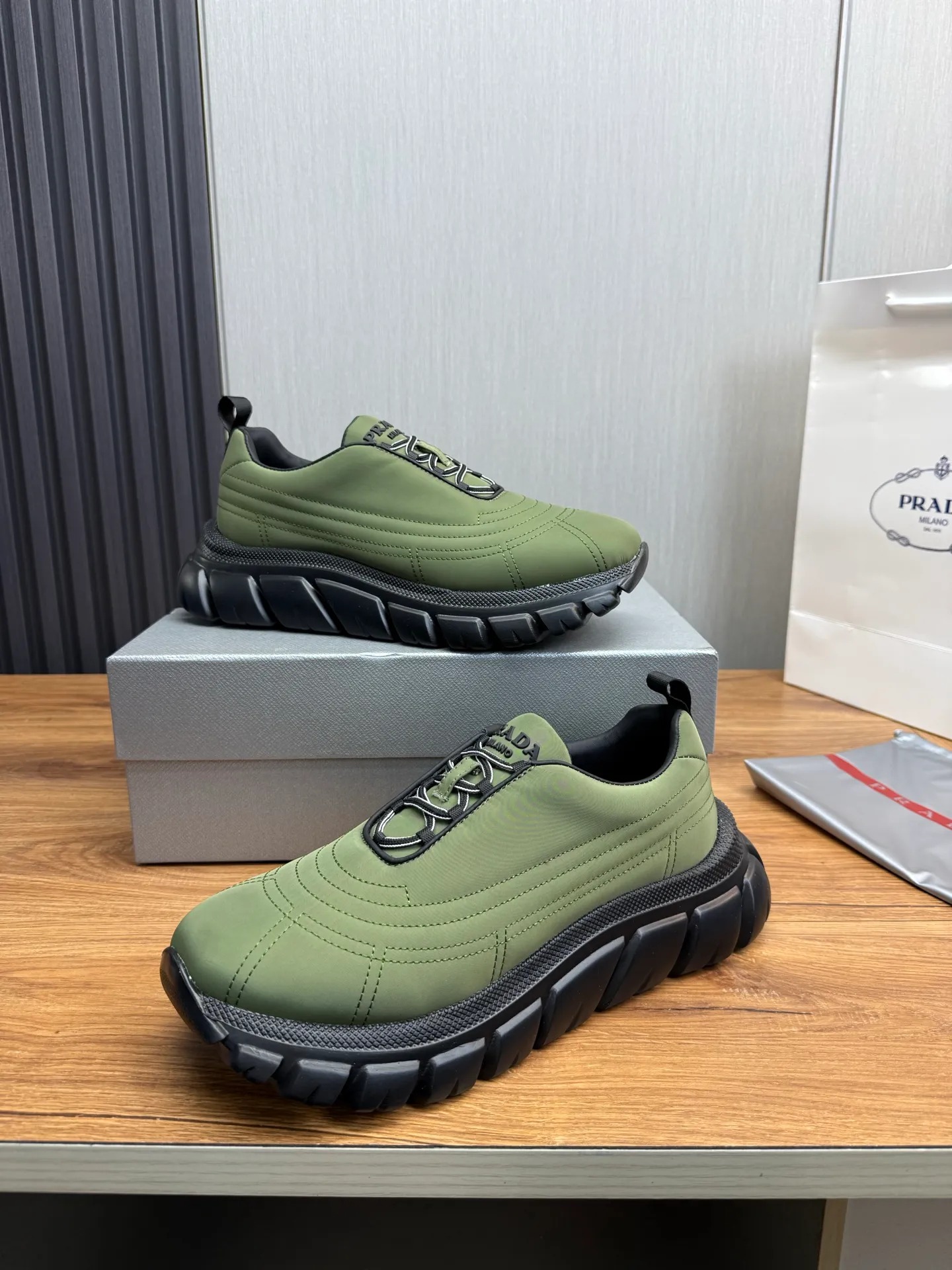 Men's shoes 💰580💰 [PRADA] Men's shoes are popular in the counter, official website synchronization, 1 high-quality shipment ✔️Imported waterproof fabric + cowhide lining, 1🆚1 replica, original sole, 38-45 (45 customized, non-refundable)